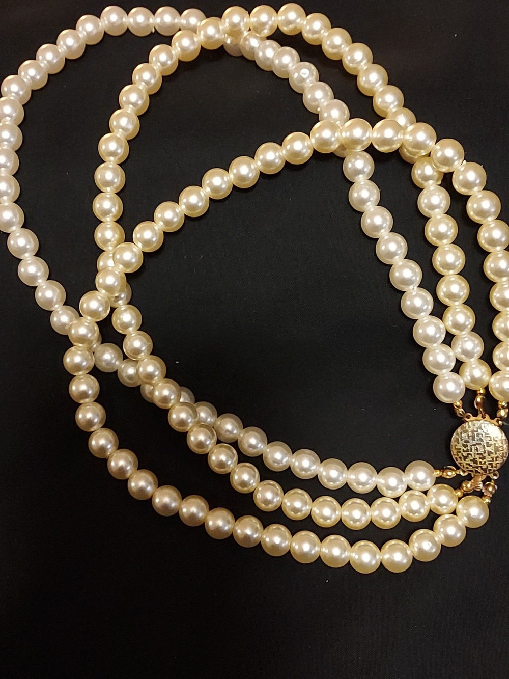 Vint. Classic 3-Strand Cream Faux Glass Pearl Necklace with Gold Tone Clasp